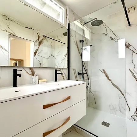 Villa Renovated In The Heart Of Outbuilding *