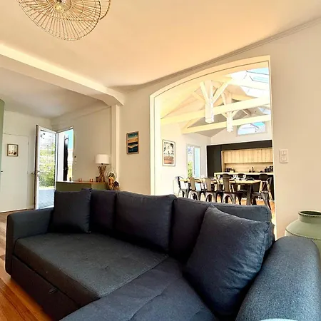 Renovated In The Heart Of Outbuilding