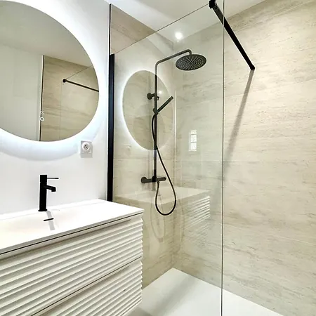 Renovated In The Heart Of Outbuilding *