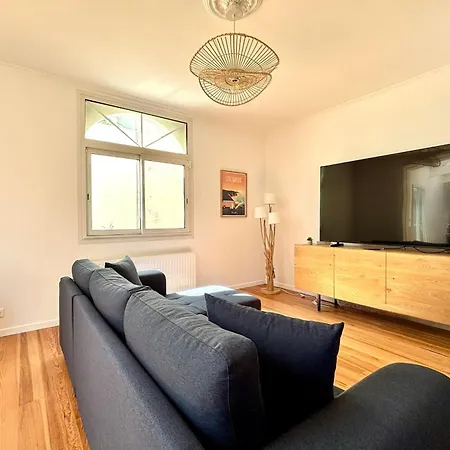 Renovated In The Heart Of Outbuilding *